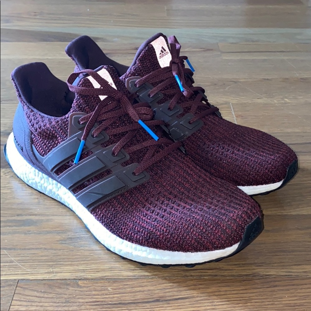 Adidas ultra Boost (Maroon)